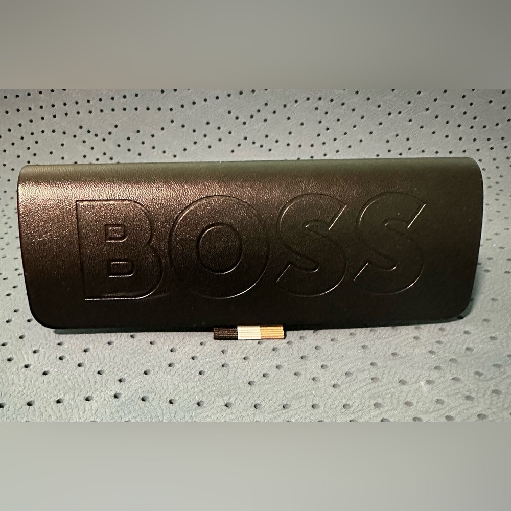 New BOSS, men sunglasses case - Picture 2 of 3